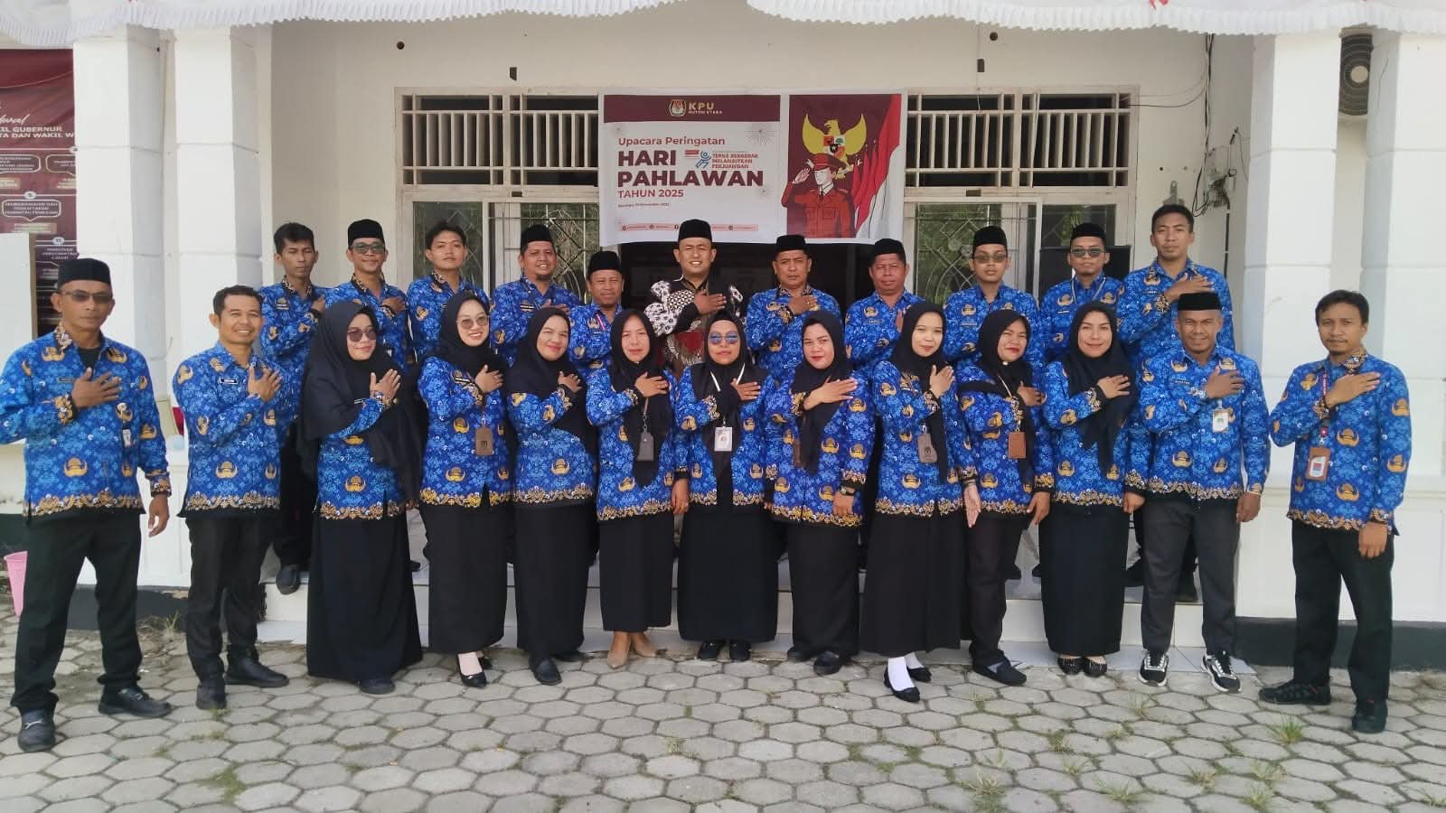 KELUARGA BESAR KPU BUTON UTARA